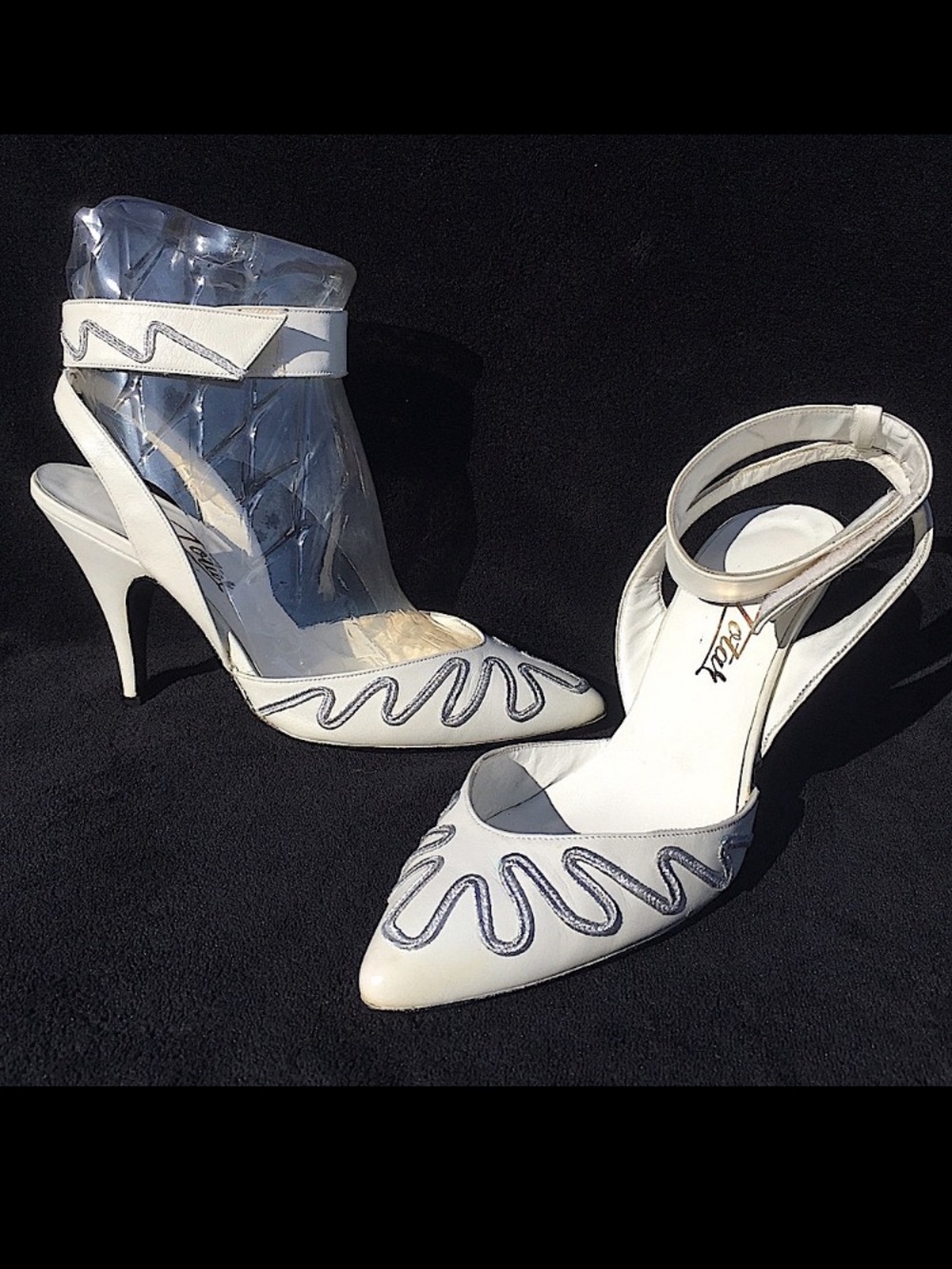 Vintage Totar White Leather Ankle Strap Heels 61/2